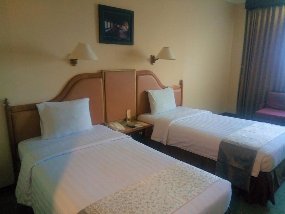 Sahid Raya Hotel & Convention Yogyakarta Maguwo Exteriör bild